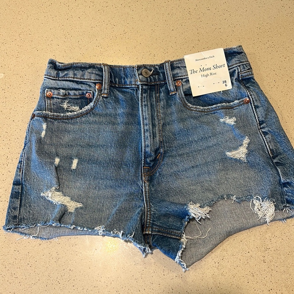 NWT Abercrombie High Rise Mom Short, Size 28/6
